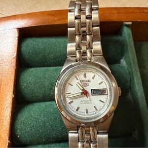 Seiko Analog Solar Womens Operating Watch Titanium Shell with Dial Date